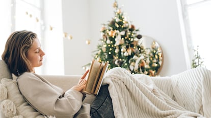 Descubre las mejores novelas para regalar esta Navidad. GETTY IMAGES.