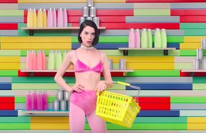 Imagen de Saint Vincent en su último videoclip, ‘New York’.