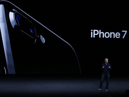 El presidente de Apple, Tim Cook, durante la presentaci&oacute;n del iPhone 7