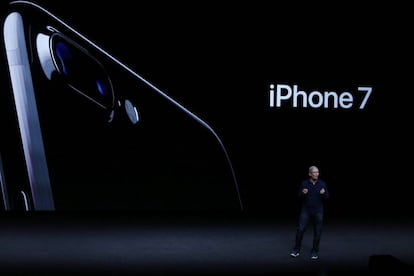 El presidente de Apple, Tim Cook, durante la presentaci&oacute;n del iPhone 7