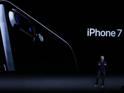 El presidente de Apple, Tim Cook, durante la presentaci&oacute;n del iPhone 7