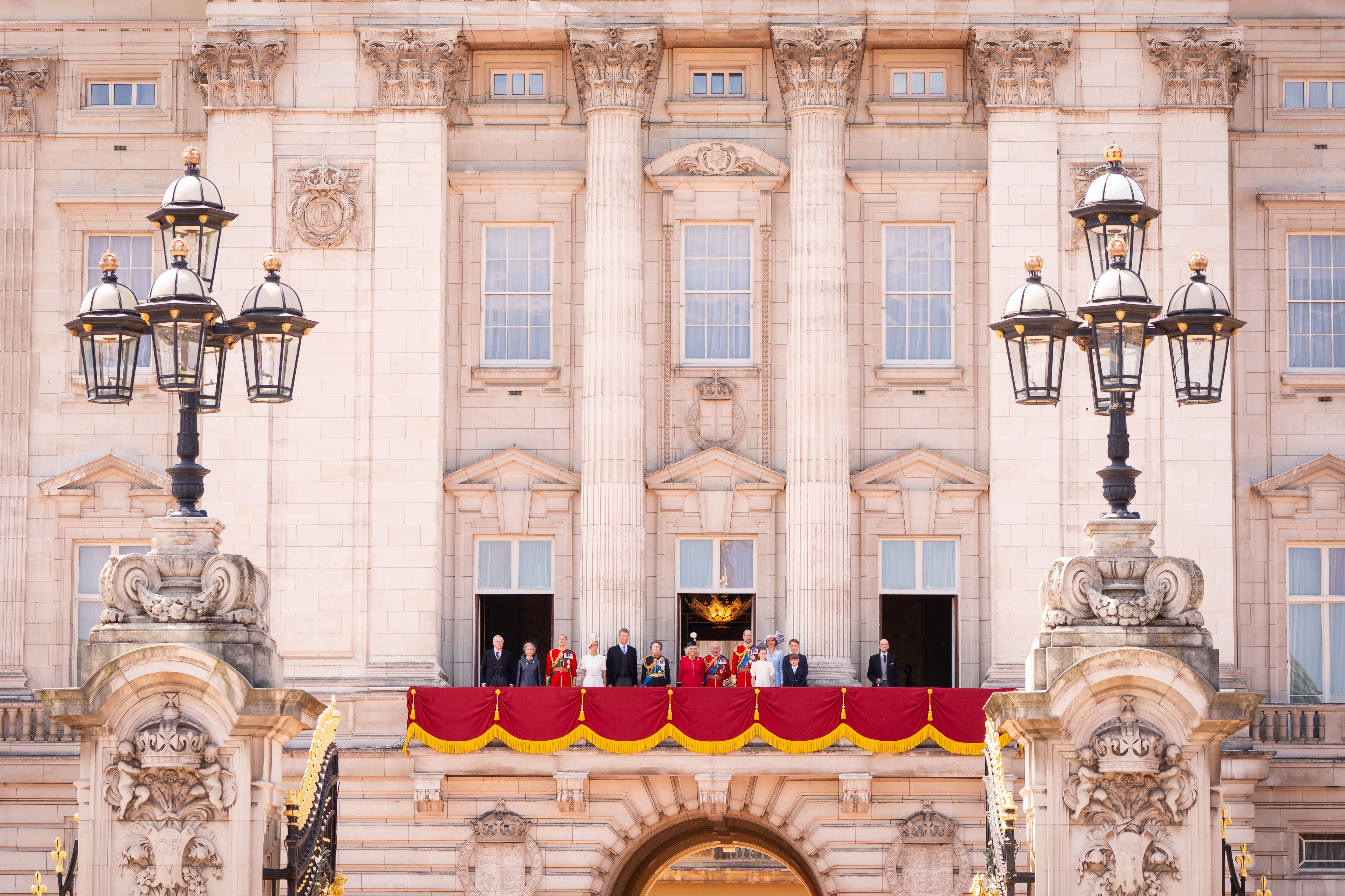 Lo que el palacio de Buckingham guardaba entre sus muros: los objetos que se han recuperado en las obras de remodelación