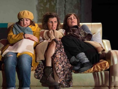 Desde la izquierda, Marta Pérez, Mamen Duch y Àgata Roca, en 'Cancó per tornar a casa'.