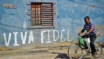 A piece of graffiti in support of Fidel Castro on a street in Cuba.