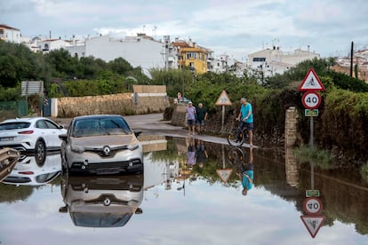 Una calle en Alaior, Menorca, este viernes después las intensas lluvias y tormentas de la dana.