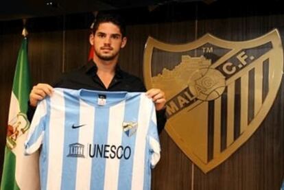 Isco posa con la camiseta del Málaga.