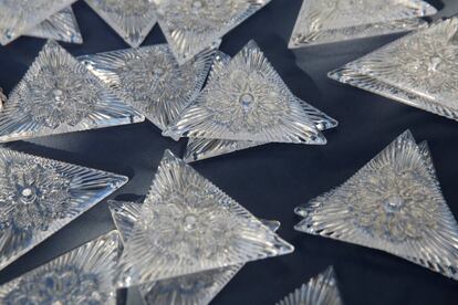 Los triángulos de Waterford Crystal antes de formar la bola de fin de año de Times Square en Manhattan, Nueva York.