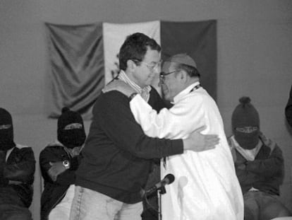 Manuel Camacho Solís y el obispo Samuel Ruiz en Chiapas en 1994.