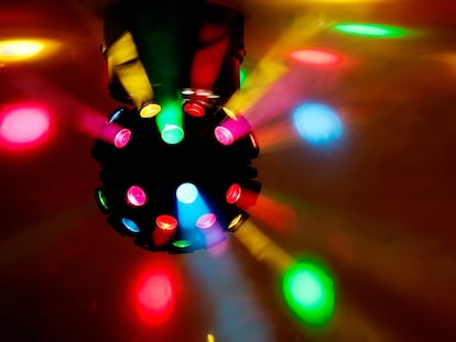 Esta es una de las mejores bolas de discoteca LED que se pueden comprar en Amazon