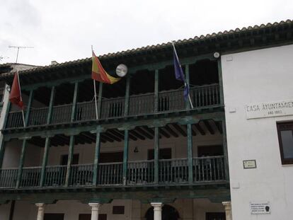 Ayuntamiento de Chinch&oacute;n, situado en la plaza Mayor de la localidad.