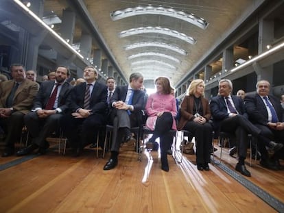 Botella (en el centro de la imagen), en la inauguraci&oacute;n del espacio en la antigua sede de Boetticher. 