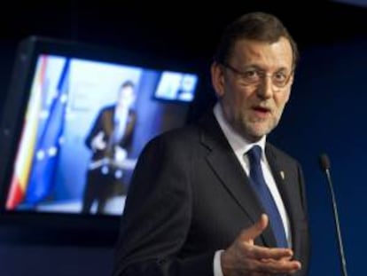 El presidente del Gobierno, Mariano Rajoy, durante la rueda de prensa ofrecida esta noche en Bruselas al término de la primera jornada del Consejo Europeo.