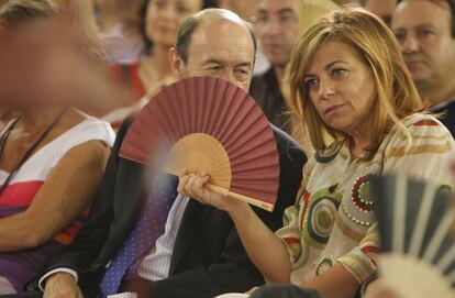 Alfredo Pérez Rubalcaba y Elena Valenciano, durante el mitin de Valencia.