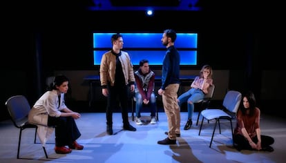 Una escena de la obra '#malditos16' que se presenta en el Teatro María Guerrero de Madrid.