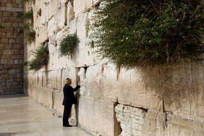 Donald Trump junto ao Muro das Lamentações, na cidade velha de Jerusalém, no dia 22 de maio de 2017.