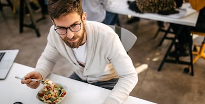 Los empleados prefieren hacer comidas breves y saludables, asegura Sodexo.