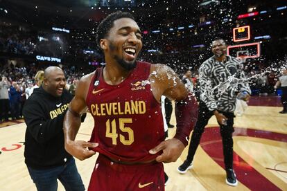 Donovan Mitchell celebra los 71 puntos que consiguió en el partido de los Cleveland Cavaliers ante los Chicago Bulls.