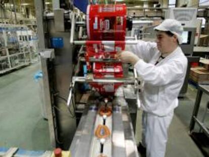 En la nueva actualización de su informe, el FMI reduce el crecimiento de Chile y Uruguay para este año y para el próximo, prevé un mayor repunte de Argentina en 2013 para después perder fuerza en 2014 y señala a Paraguay como la economía más dinámica. EFE/Archivo
