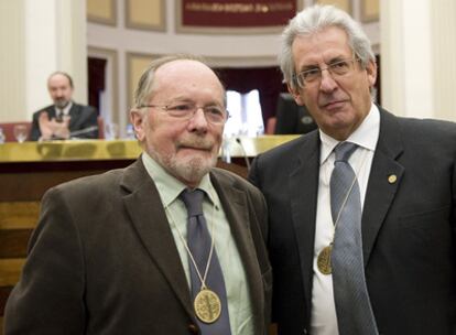 José Ramón Recalde y Pedro Luis Etxenike durante el acto, en las Juntas de Álava.