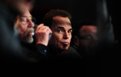 Billy Bob Thornton, ayer en Berlín. A su lado, bebiendo agua, John Hurt.