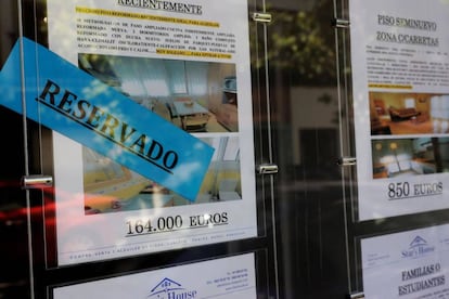 Escaparate de una inmobiliaria de Madrid, el pasado septiembre.