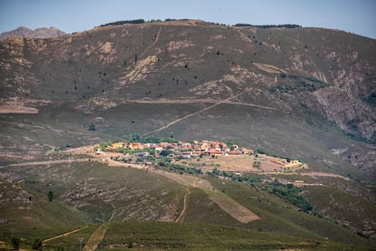 Vista del El Atazar desde el mirador de la carretera del pantano.