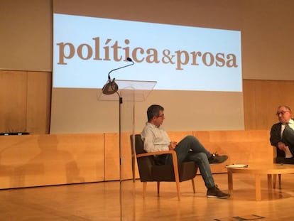 El periodista Rafael Jorba conversa con el escritor Jordi Amat.