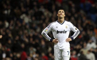 Ronaldo se lamenta de una ocasión perdida.