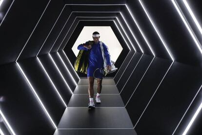 Nadal accede a la pista de Bercy antes de medirse a Wawrinka.