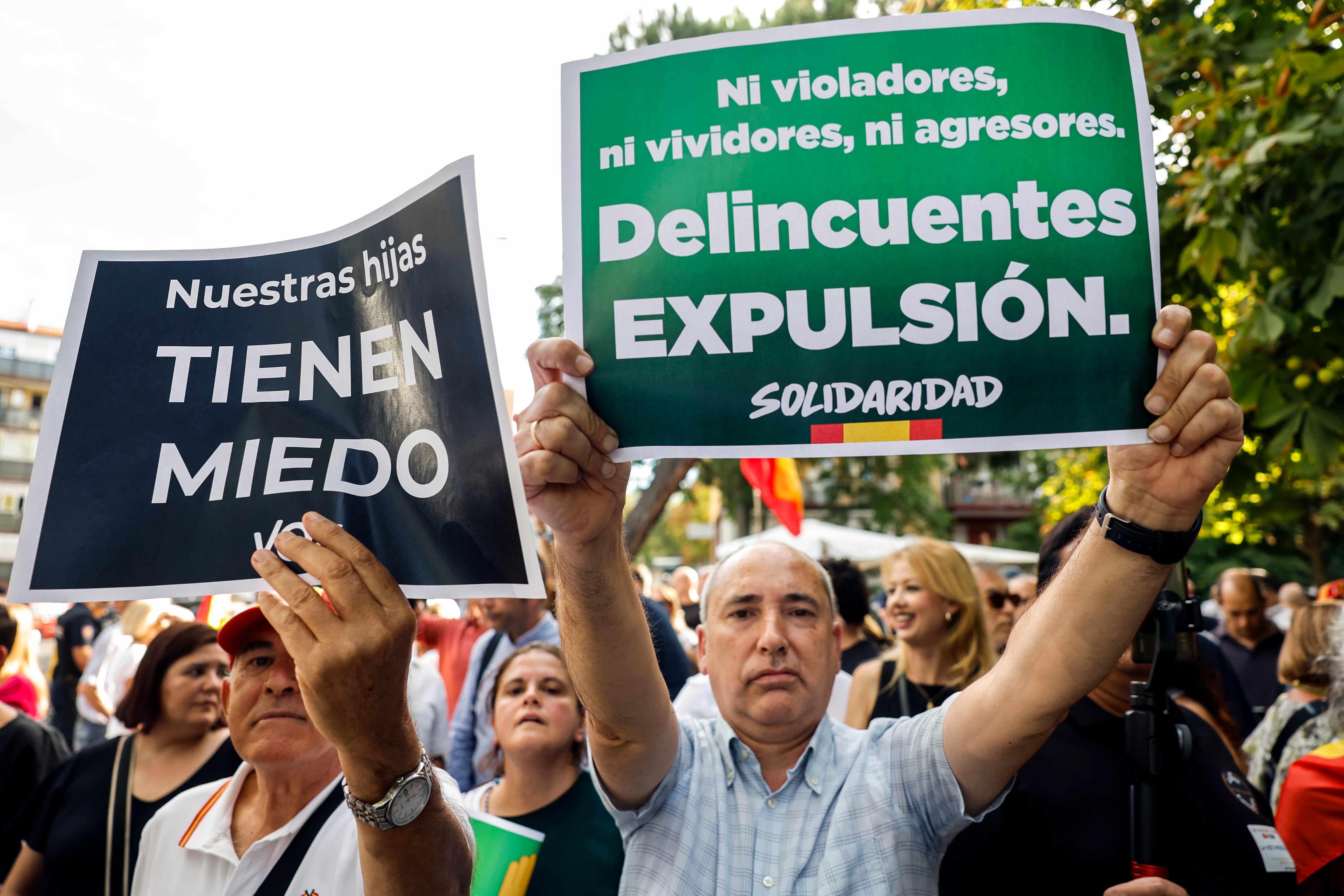 Concentración convocada por Vox el 2 de septiembre frente al Centro de Primera Acogida  en Hortaleza, Madrid.