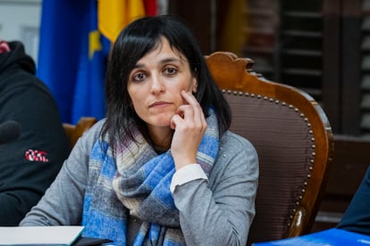 La alcaldesa de Ripoll, Silvia Orriols, durante la cuestión de confianza de este jueves.