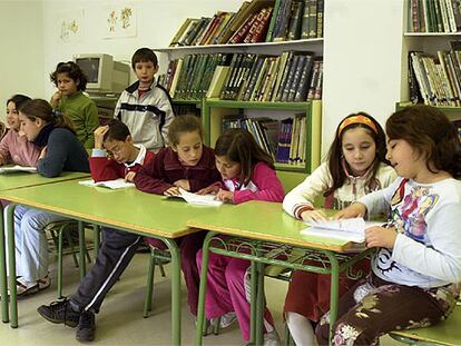 Un grupo de alumnos de un colegio de Puerto Real (Cádiz), en un taller de escritura.