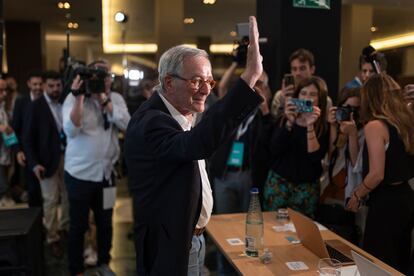 Xavier Trias llega poco antes del cierre de las urnas al Hotel Catalonia, en el centro de Barcelona, el lugar escogido por Junts per Catalunya como base de operaciones para esta noche electoral.
