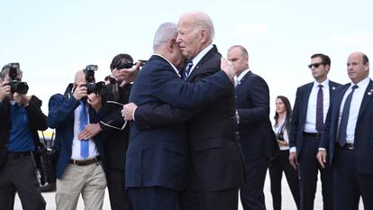 El presidente de Estados Unidos, Joe Biden, junto al primer ministro israelí, Benjamín Netanyahu, este miércoles en Tel Aviv.