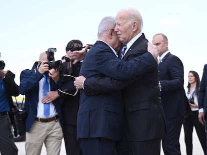 El presidente de Estados Unidos, Joe Biden, junto al primer ministro israelí, Benjamín Netanyahu, este miércoles en Tel Aviv.