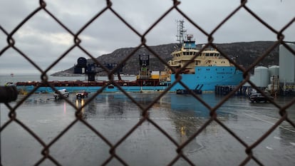 El buque 'Nexus', atracado en el puerto de San Juan de Terranova.