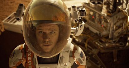Matt Damon, que aparece en la imagen en una escena de 'Marte', es otro de los candidatos a mejor actor 2016. Por este papel ganó un Globo de Oro.