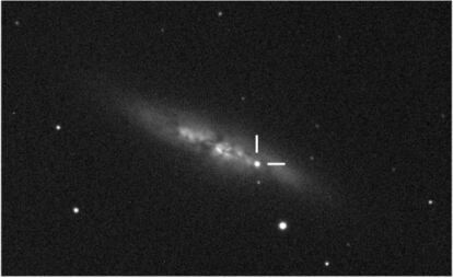 Fotograf&iacute;a de la galaxia M82, con la supernova SN2014J marcada.