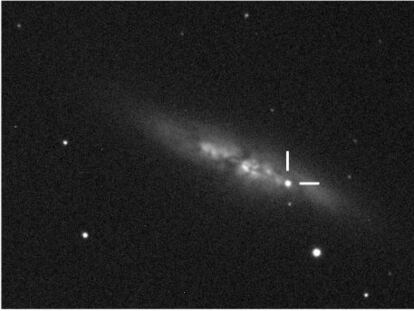 Fotografía de la galaxia M82, con la supernova SN2014J marcada.