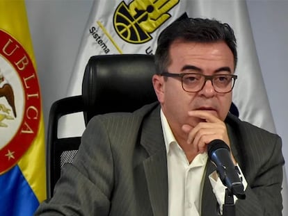 Olmedo López Martínez durante una conferencia de prensa.
