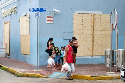 A family received care at the port of Progreso in Yucatán, Mexico, ahead of the possible arrival of Hurricane Milton on Monday.