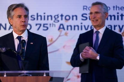 El secretario de Estado norteamericano, Antony Blinken, y el secretario general de la OTAN, Jens Stoltenberg, durante la celebración del 75º aniversario de la Alianza Atlántica en Bruselas, el miércoles 3 de abril.