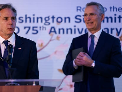 El secretario de Estado norteamericano, Antony Blinken, y el secretario general de la OTAN, Jens Stoltenberg, durante la celebración del 75º aniversario de la Alianza Atlántica en Bruselas, el miércoles 3 de abril.