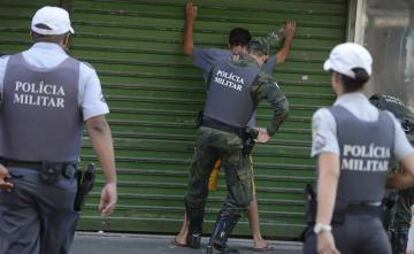 Alguns policiais militares voltaram às ruas nesse sábado em Vitória.