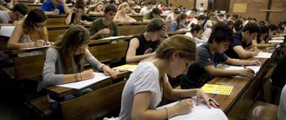 Un aula de la Universidad de Barcelona. / Marcel· lí Sàenz