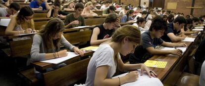 Un aula de la Universidad de Barcelona. / Marcel&middot; l&iacute; S&agrave;enz