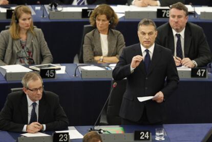 El primer ministro hngaro, Viktor Orbn, se dirige ayer al Parlamento Europeo en Estrasburgo.