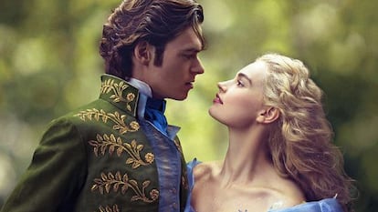 Richard Madden y Lily James, en 'Cenicienta'.