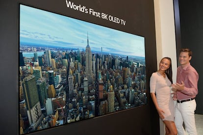 Televisor LG 8K OLED.