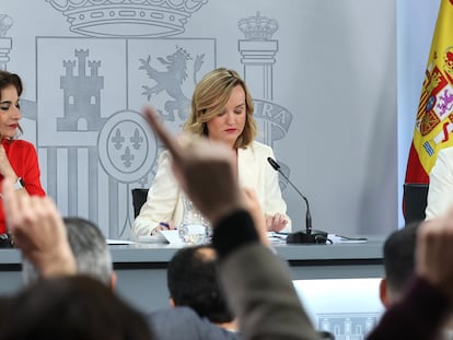 06-02-24. (DVD 1198). Rueda de prensa posterior al Consejo de MInistros, a cargo de Maria Jesús Montero, Vicepresidenta primera y MInistra de Hacienda, Pilar Alegría, Ministra Portavoz y Yolanda Diaz, Vicepresidenta segunda y MInstra de Trabajo, en el Palacio de la MOncloa, Jaime Villanueva/ El País